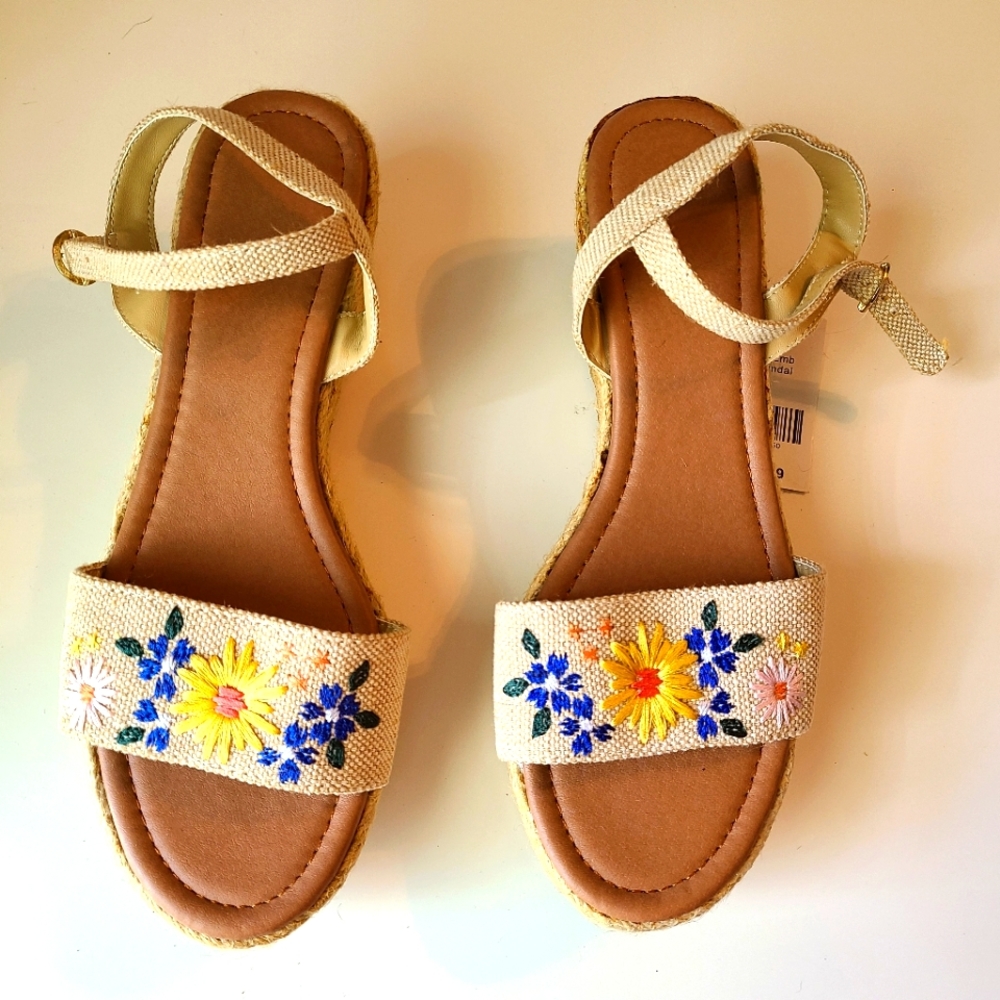 NEW Boutique Embroidered Floral Wedge Sandals Shoe